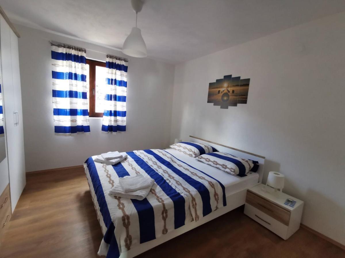 Villa Kuca Za Odmor Obitelji Pedisic Banj Exterior foto