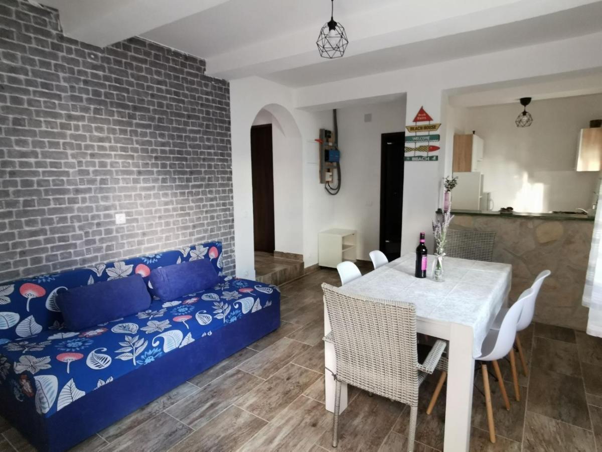 Villa Kuca Za Odmor Obitelji Pedisic Banj Exterior foto